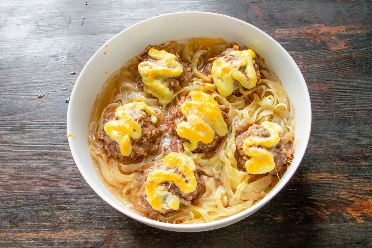 гнезда с фаршем и сыром в духовке